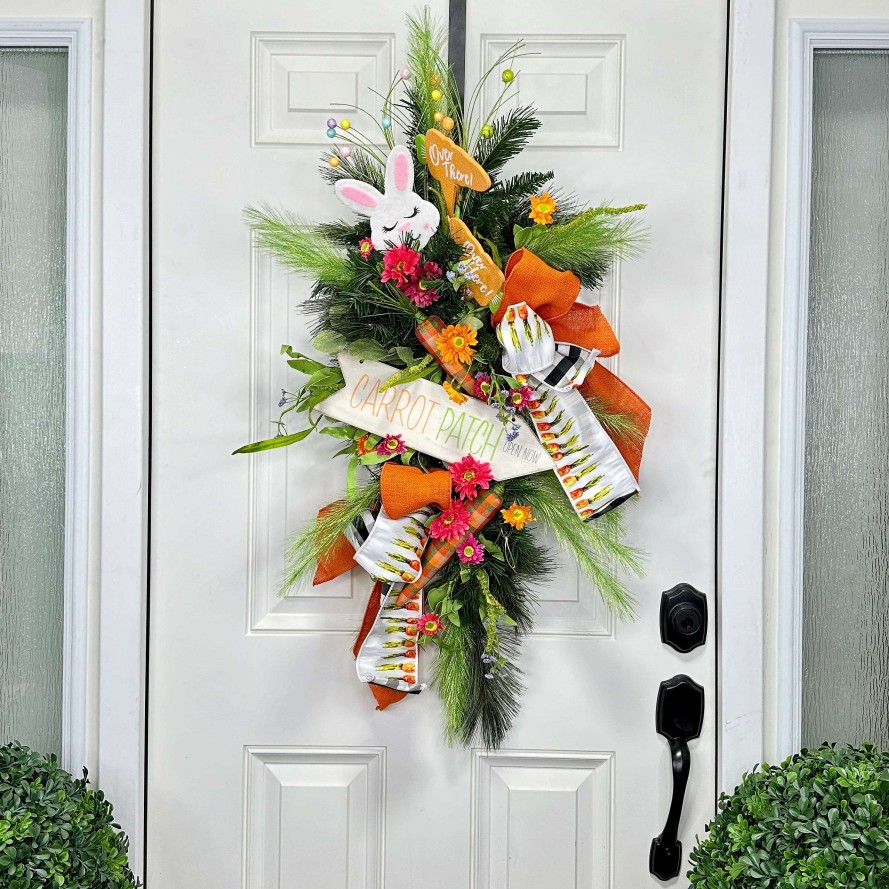 Miss Cayce's Door Decor | Carrot Crossing Teardrop